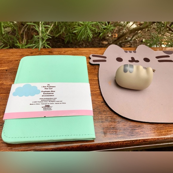 PUSHEEN Cat Preowned Mousepad New Passport Wallet Vinyl Figure Subscription Box - Picture 4 of 9